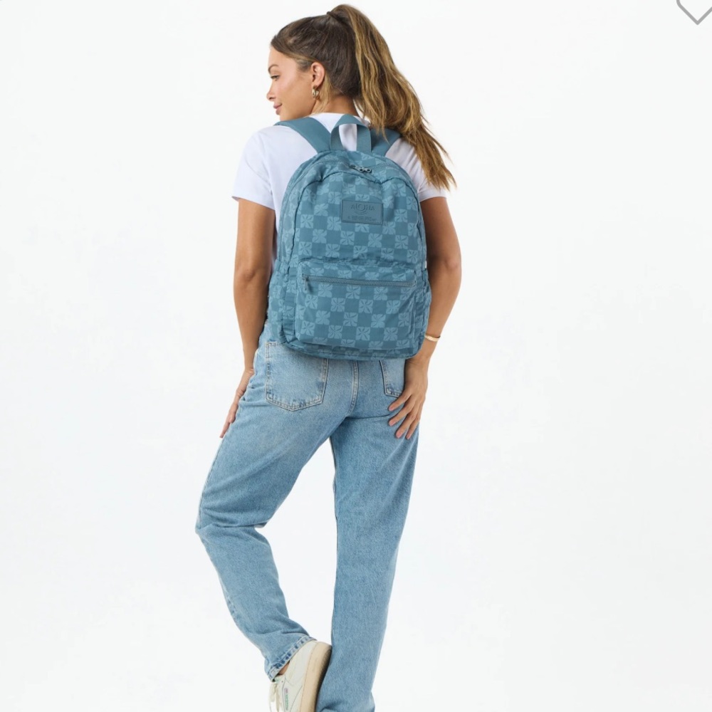 Aloha Collection Keep It Light Backpack in Pua Check - Picture 5 of 15